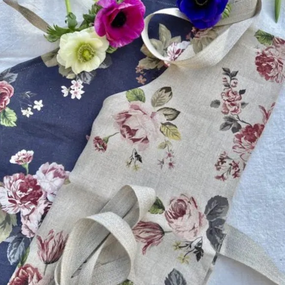 NEW MFCH Luxury French Linen Floral Apron NWOT Made by Charvet Éditions - Picture 2 of 2